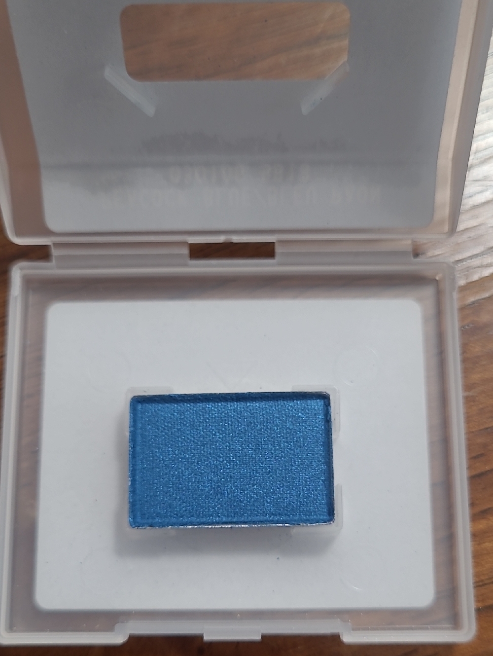 New in packaging! Mary Kay Peacock Blue mineral powder eye color - Picture 2 of 3